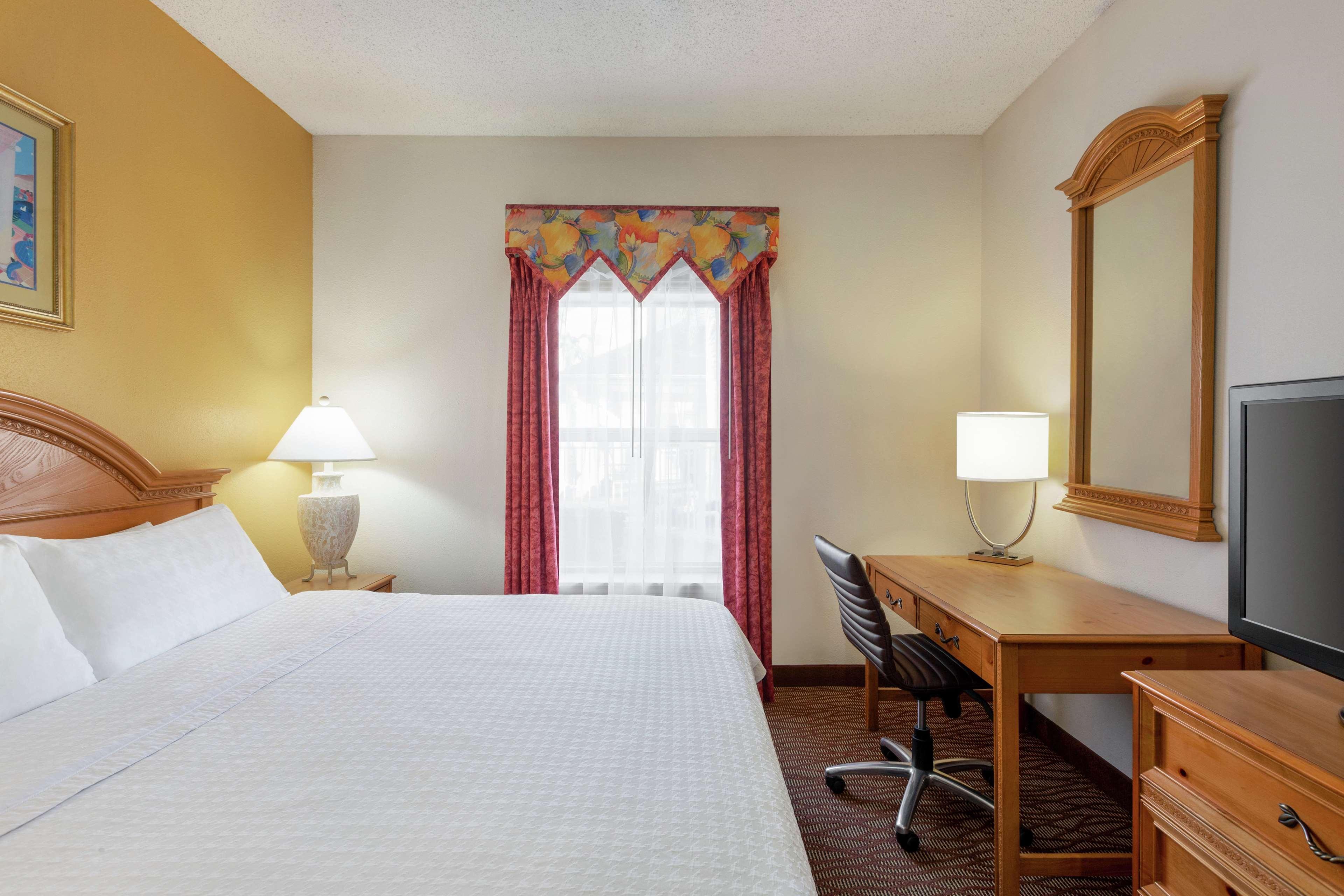 Homewood Suites By Hilton Fort Myers Exterior photo