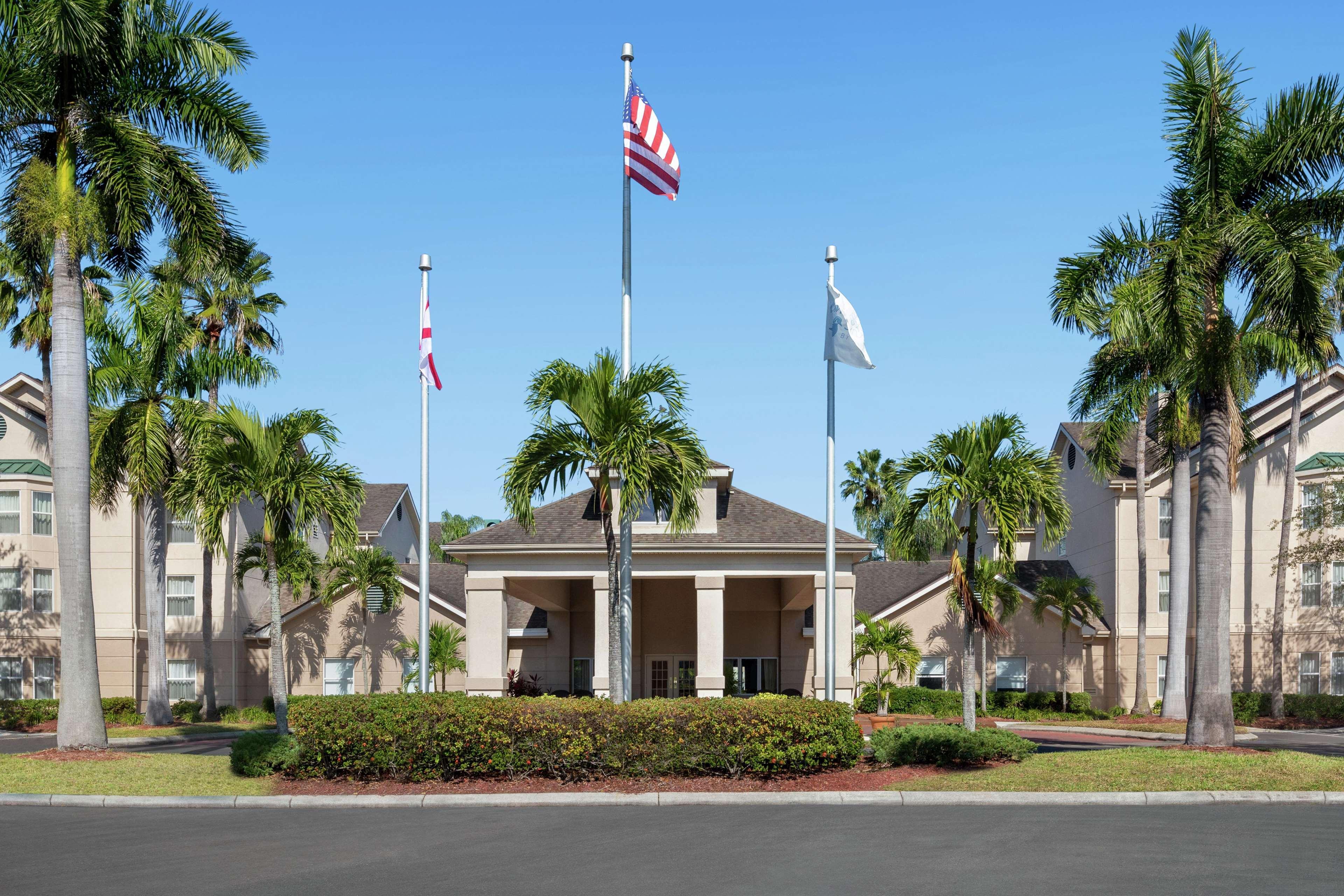 Homewood Suites By Hilton Fort Myers Exterior photo