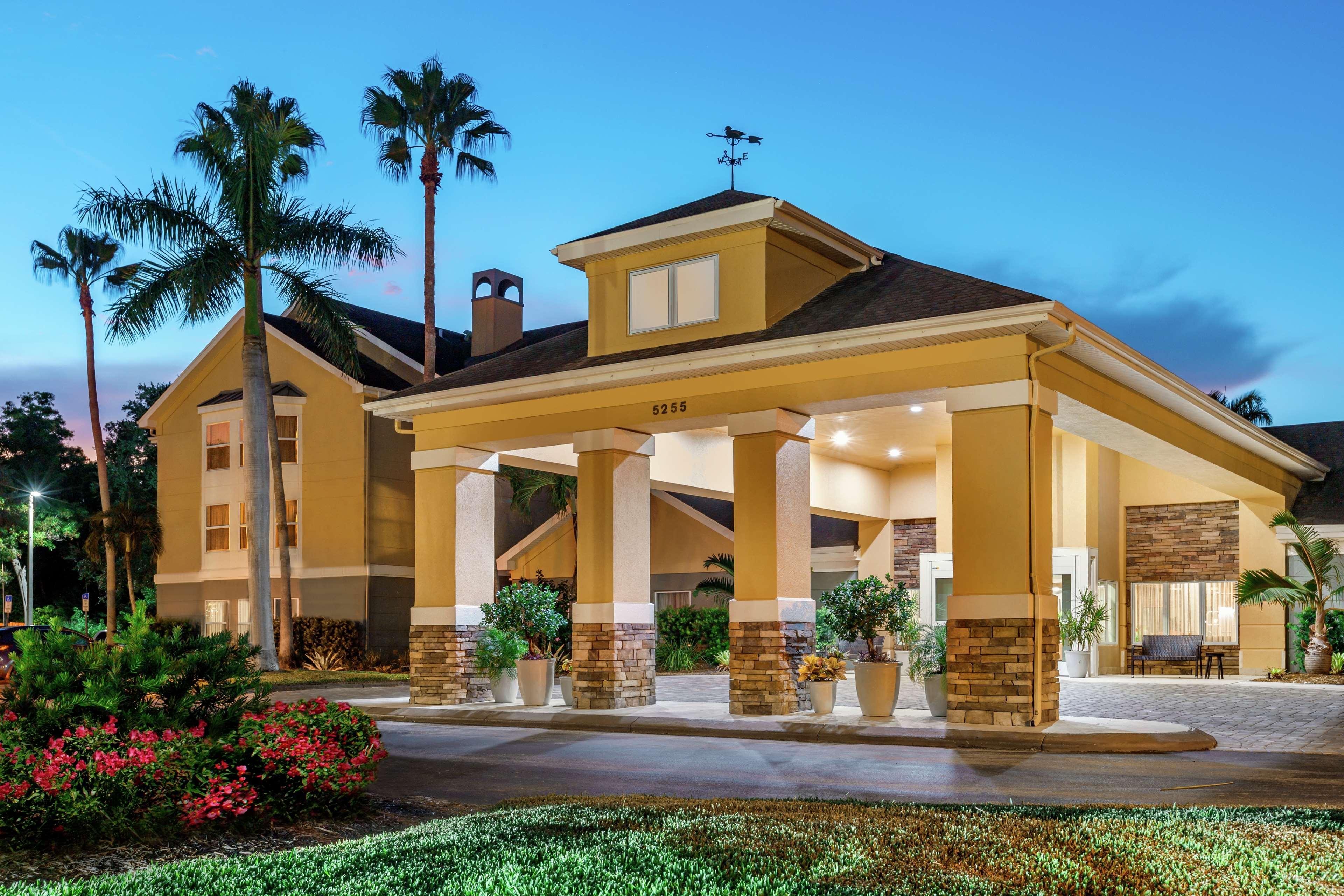 Homewood Suites By Hilton Fort Myers Exterior photo
