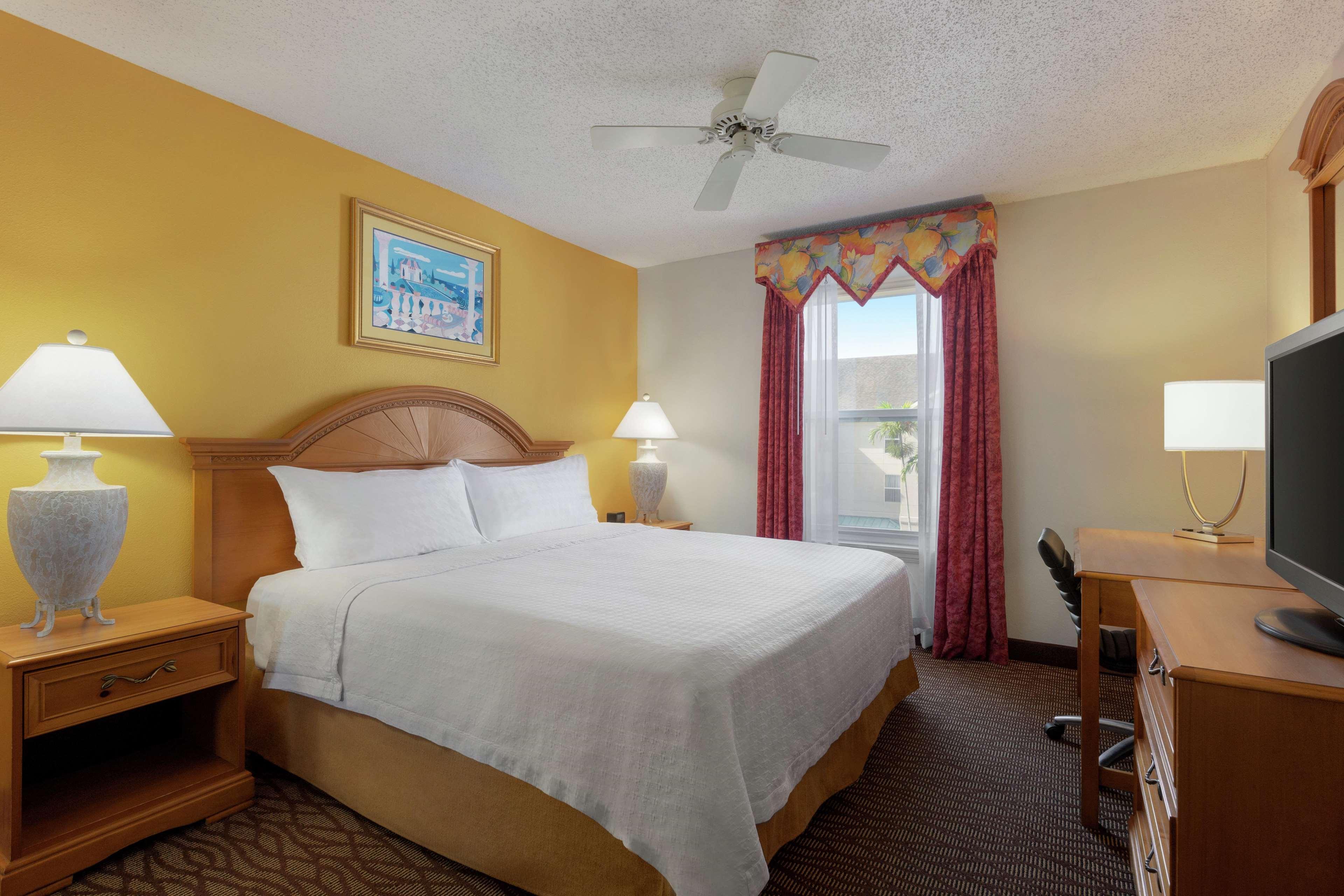 Homewood Suites By Hilton Fort Myers Exterior photo