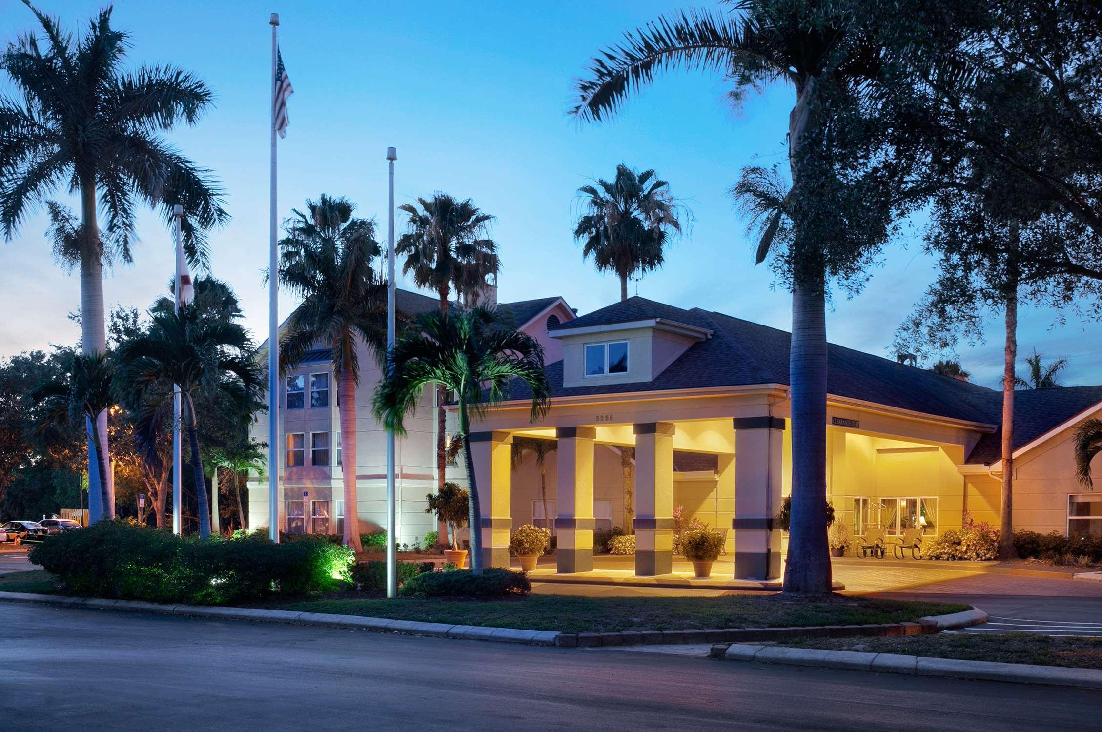 Homewood Suites By Hilton Fort Myers Exterior photo