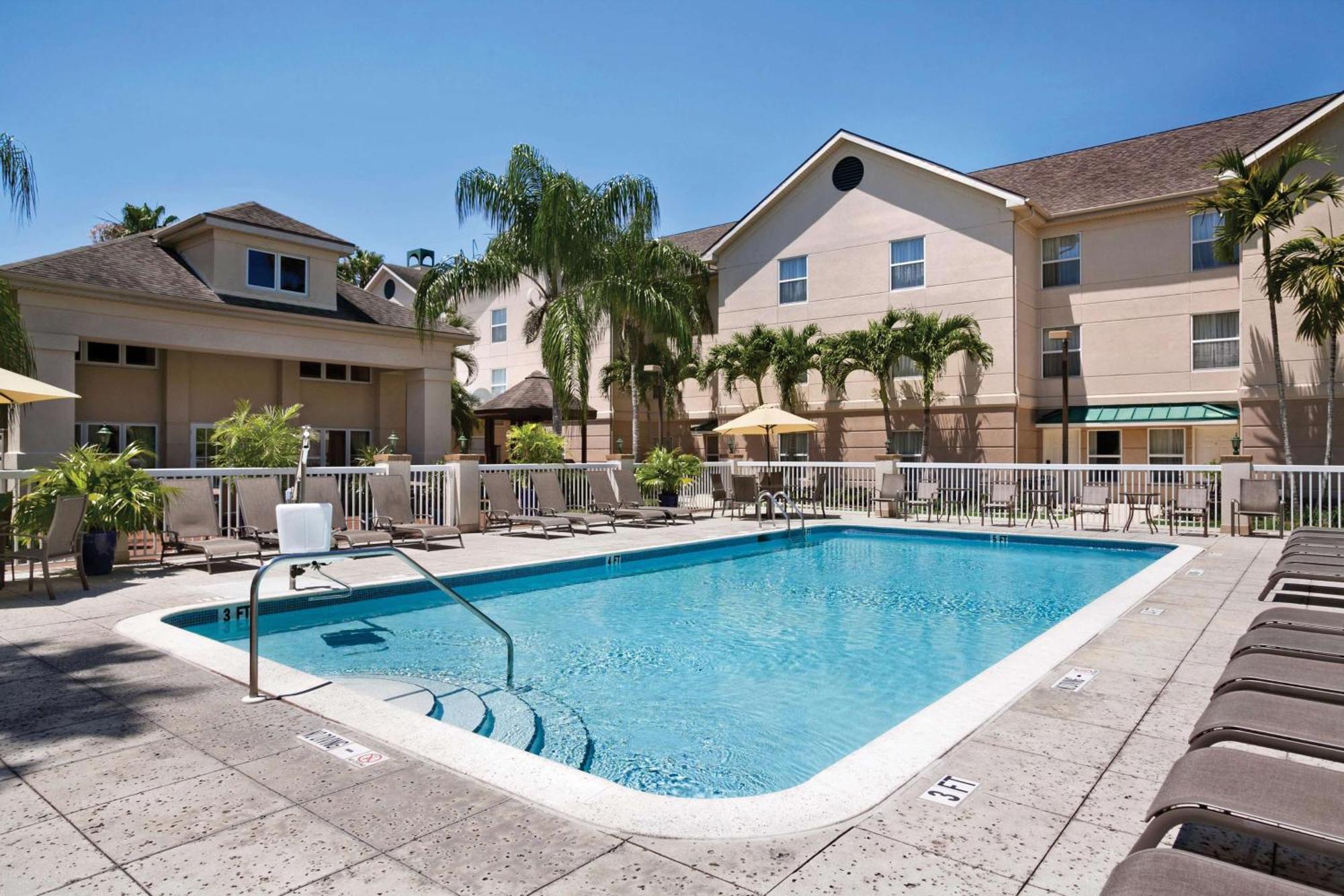 Homewood Suites By Hilton Fort Myers Exterior photo